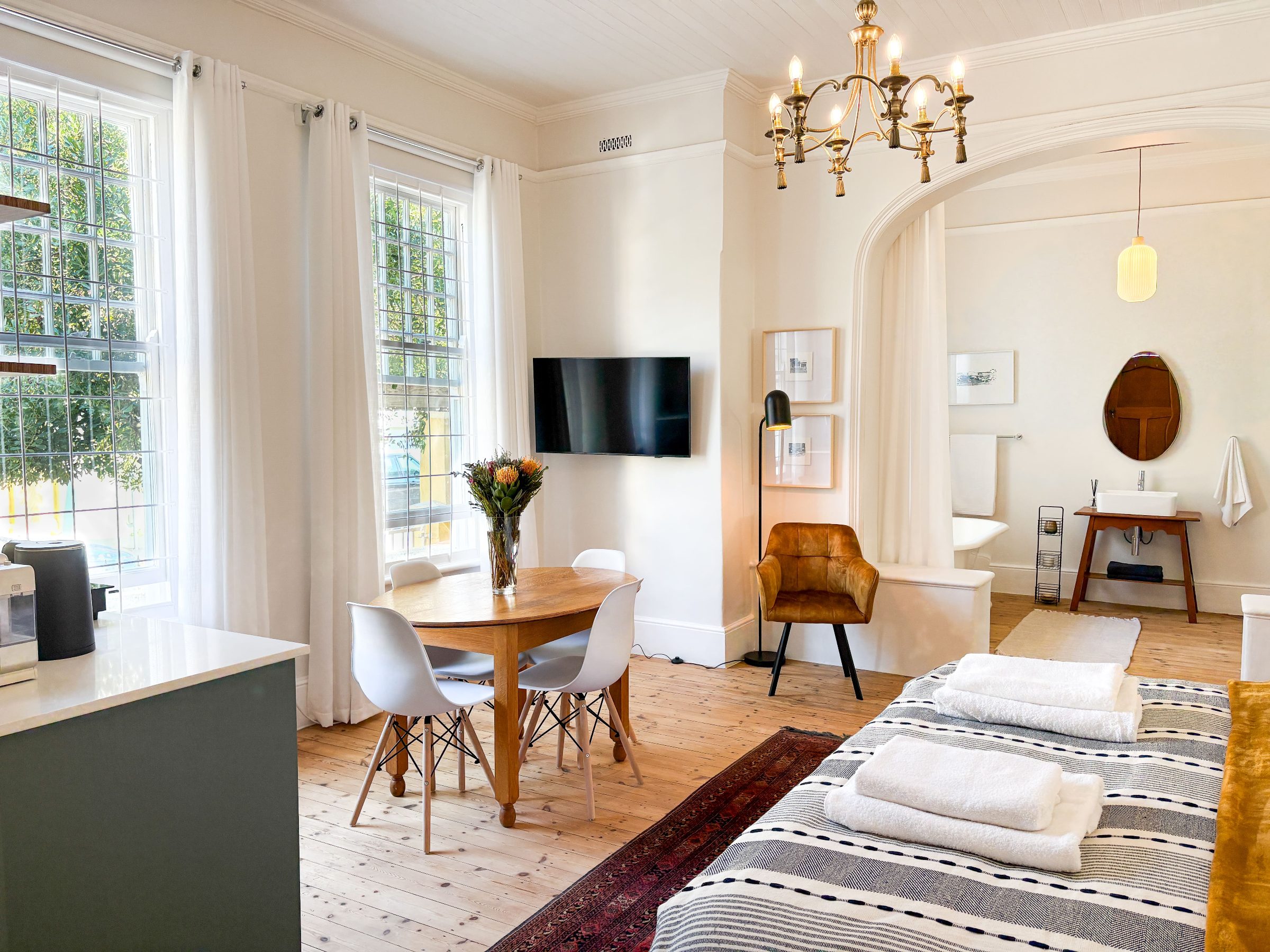 Victorian Apartment with Table Mountain Views
